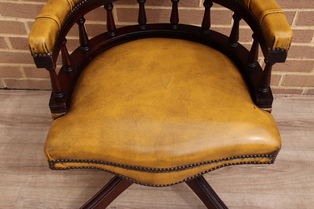 Chesterfield Vintage Captains Chair - Image 11