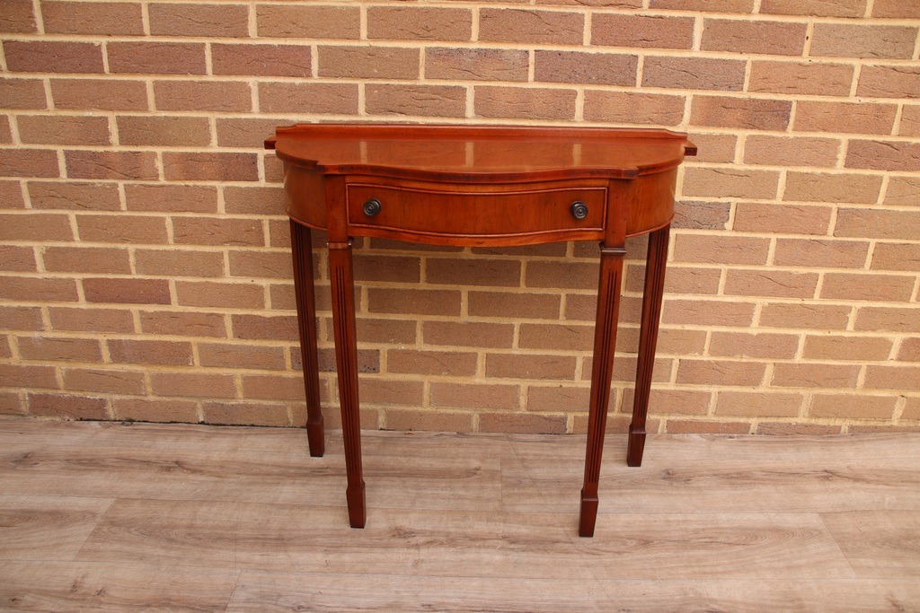 Vintage Georgian Serpentine Console - Image 1