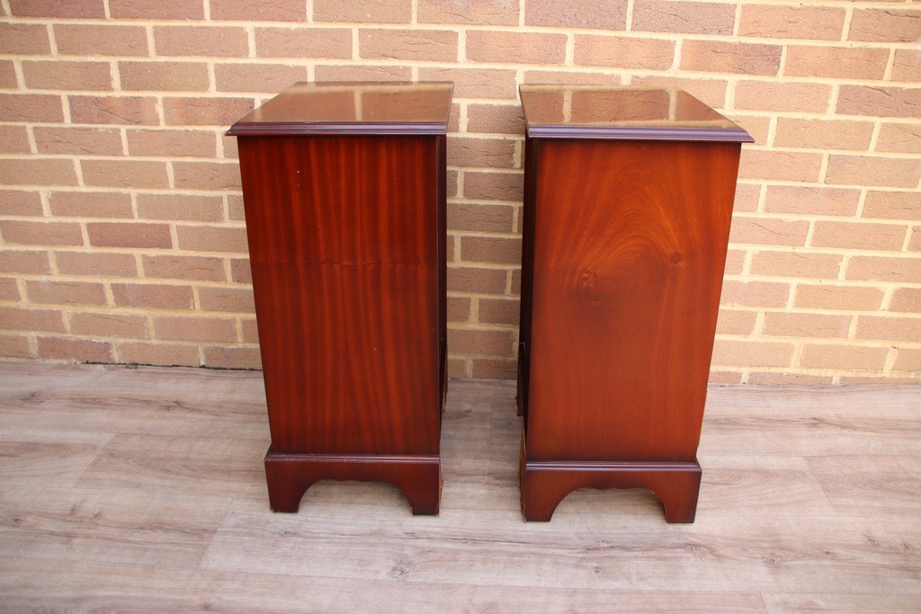 Pair of Vintage Mahogany Bedside Chests - Image 15