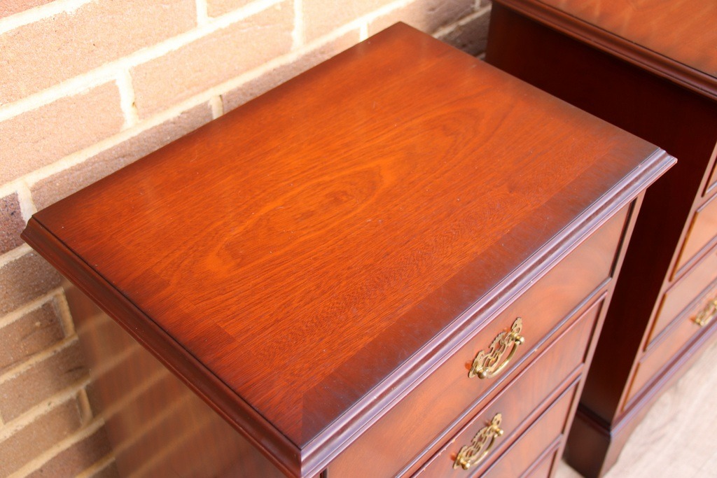 Pair of Vintage Mahogany Bedside Chests - Image 18
